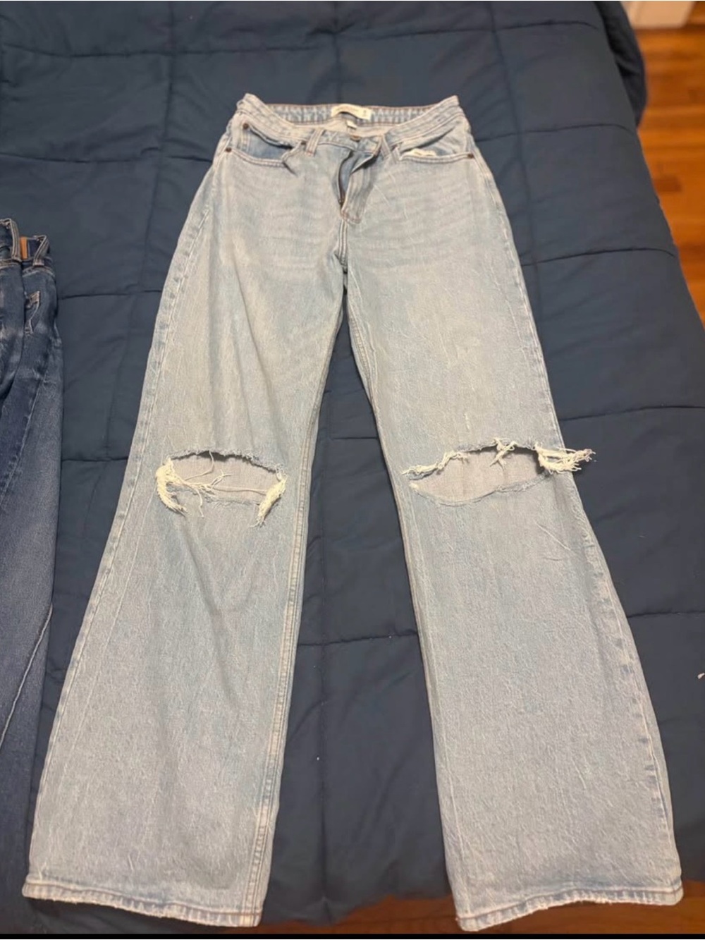 Light Wash Distressed Wide-Leg Women’s Jeans